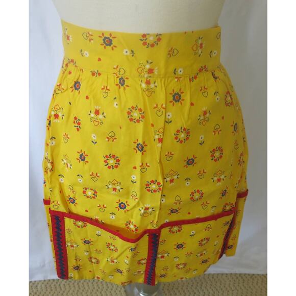 VINTAGE 1950/1960 Half Apron Handmade Hearts Flowers Ric Rac Pockets Yellow/Red - Picture 3 of 9